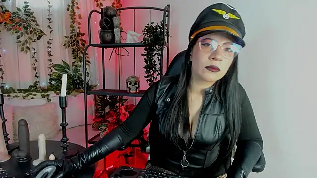 Halley Ravenn online show from May 15, 2026, 9:13 pm