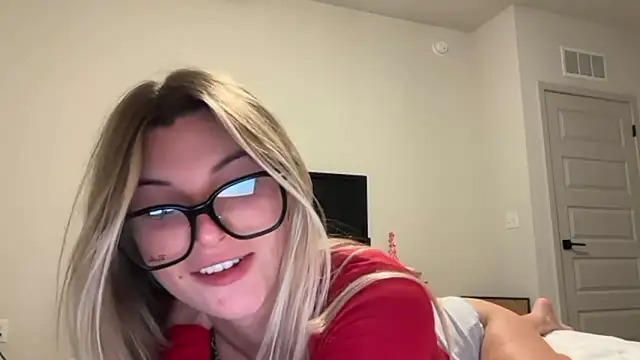 RosieCheeks  online show from December 16, 2025, 11:53 pm