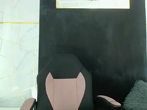 Sophie Walker17 online show from November 18, 2025, 7:06 pm