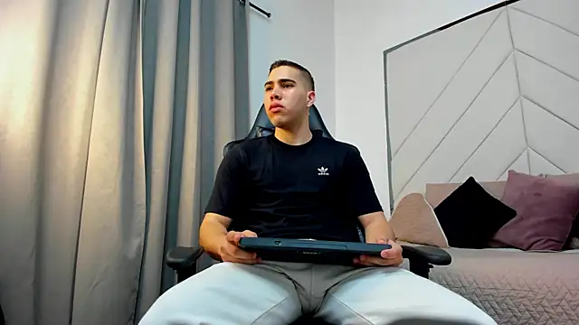 Snapshot of Alan_ford chatting on November 19, 2025, 4:51 pm Alan ford online show from November 19, 2025, 4:51 pm