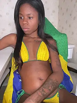 Snapshot of mayalouise chatting on June 3, 2026, 6:01 pm mayalouise online show from June 3, 2026, 6:01 pm