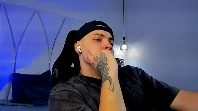 Maxwell Dupont online show from December 1, 2025, 7:37 pm