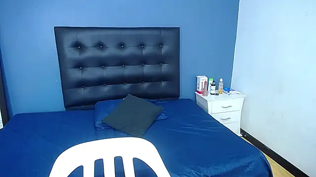 Snapshot of naughty_ten18 chatting on November 10, 2025, 2:11 pm naughty ten18 online show from November 10, 2025, 2:11 pm