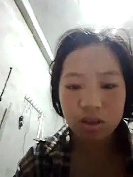 Yumiik2kk online show from December 3, 2025, 9:03 pm