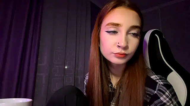 Snapshot of HollyPaw chatting on November 12, 2025, 7:40 pm HollyPaw online show from November 12, 2025, 7:40 pm