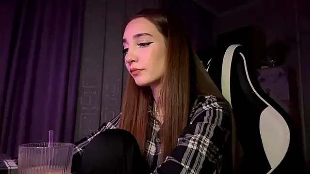 Snapshot of HollyPaw chatting on November 29, 2025, 5:13 pm HollyPaw online show from November 29, 2025, 5:13 pm