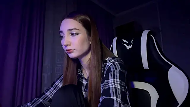 Snapshot of HollyPaw chatting on November 26, 2025, 8:53 pm HollyPaw online show from November 26, 2025, 8:53 pm