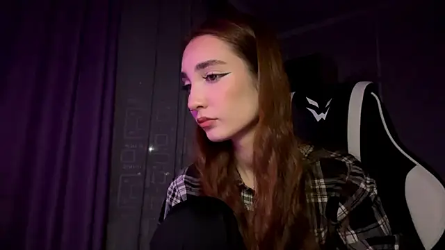 Snapshot of HollyPaw chatting on November 23, 2025, 7:46 pm HollyPaw online show from November 23, 2025, 7:46 pm