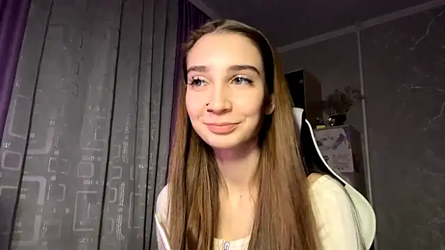 Snapshot of HollyPaw chatting on November 10, 2025, 6:35 pm HollyPaw online show from November 10, 2025, 6:35 pm