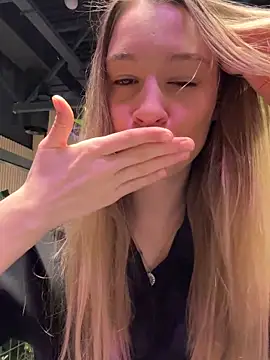 SashaCatt online show from November 21, 2025, 7:18 am