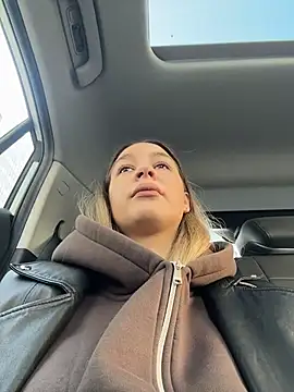 SashaCatt online show from April 12, 2026, 8:17 am