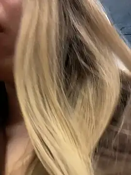 SashaCatt online show from April 17, 2026, 8:17 am