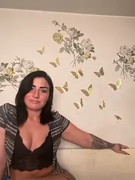 ValayaNoire online show from November 26, 2025, 5:24 pm