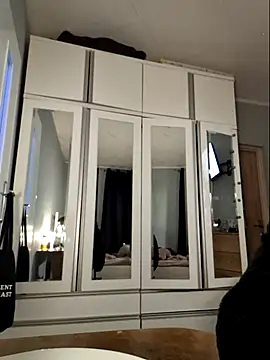 Snapshot of MILENAtranss chatting on November 11, 2025, 9:31 pm MILENAtranss online show from November 11, 2025, 9:31 pm