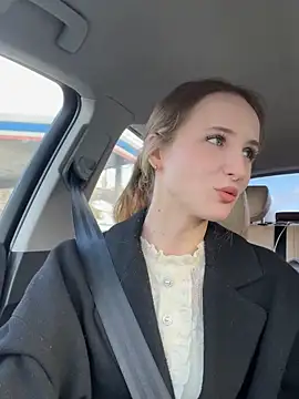 oceaneyes lilu online show from November 16, 2025, 10:53 am