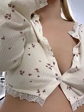 Snapshot of MilaHester chatting on November 10, 2025, 7:13 am MilaHester online show from November 10, 2025, 7:13 am