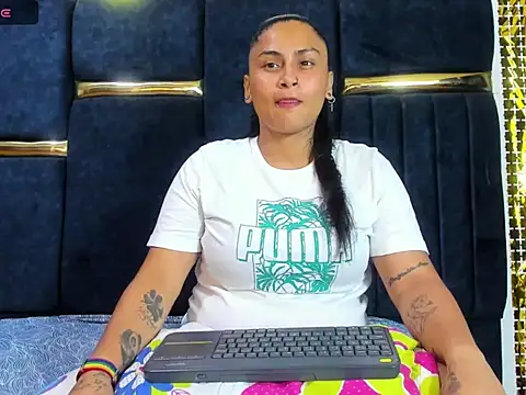 alessiaandscarlet online show from December 1, 2025, 11:11 am