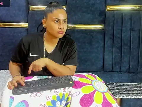 alessiaandscarlet online show from November 28, 2025, 11:21 am