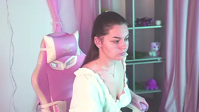 FrancescaCavaliere online show from December 17, 2025, 8:19 am