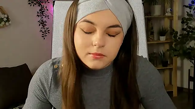 Snapshot of FrancescaCavaliere chatting on November 25, 2025, 9:09 am FrancescaCavaliere online show from November 25, 2025, 9:09 am