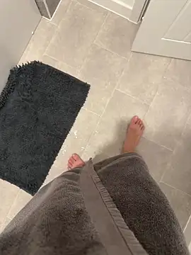 cumtoomuch25 online show from November 13, 2025, 4:44 pm