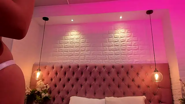 Snapshot of miel_18 chatting on January 17, 2026, 3:43 am miel 18 online show from January 17, 2026, 3:43 am