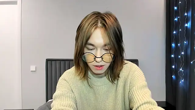 kr1sfemboy online show from January 7, 2026, 3:17 pm