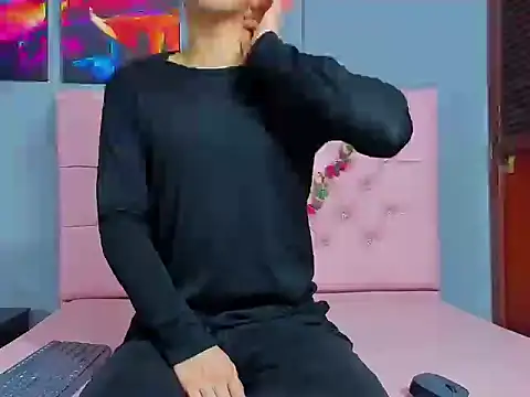 Snapshot of ElanGiraldo chatting on November 19, 2025, 10:21 pm ElanGiraldo online show from November 19, 2025, 10:21 pm