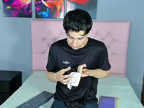 Snapshot of ElanGiraldo chatting on January 10, 2026, 11:00 pm ElanGiraldo online show from January 10, 2026, 11:00 pm