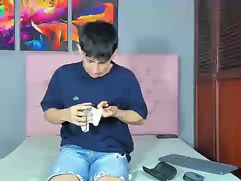 ElanGiraldo online show from February 1, 2026, 12:20 am