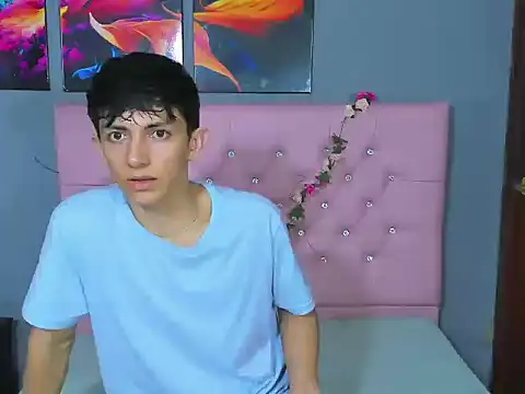 Snapshot of ElanGiraldo chatting on December 3, 2025, 9:58 pm ElanGiraldo online show from December 3, 2025, 9:58 pm