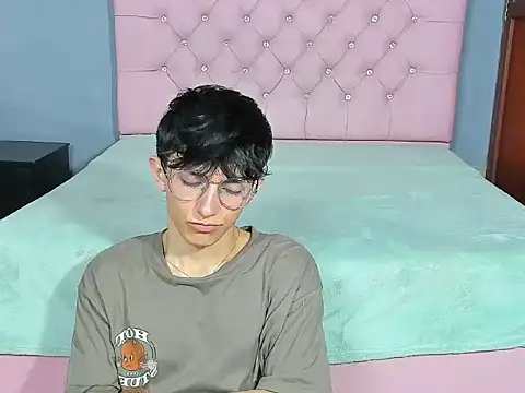 Snapshot of ElanGiraldo chatting on January 14, 2026, 9:29 pm ElanGiraldo online show from January 14, 2026, 9:29 pm