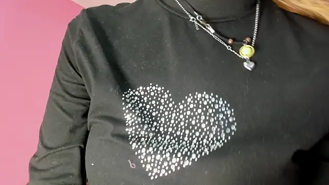 Sara connor01 online show from November 25, 2025, 8:31 pm