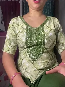Snapshot of Red_Queen_11 chatting on March 18, 2026, 6:42 pm Red Queen 11 online show from March 18, 2026, 6:42 pm
