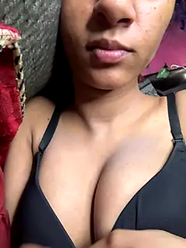 Snapshot of Your___Moonlight chatting on December 17, 2025, 8:47 pm Your Moonlight online show from December 17, 2025, 8:47 pm