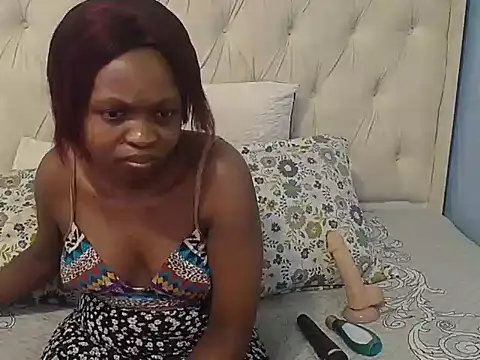 Snapshot of SweetLinaX chatting on November 16, 2025, 3:28 pm SweetLinaX online show from November 16, 2025, 3:28 pm