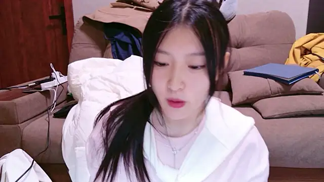 ZhaoZhaoDaWang online show from November 13, 2025, 1:04 pm