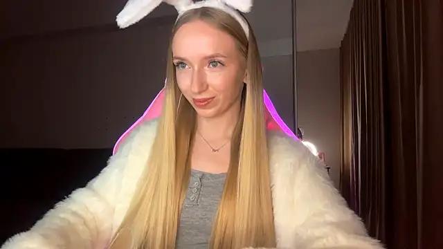 LaceDream online show from December 19, 2025, 4:09 pm