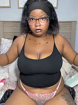 Snapshot of Exxoticaa chatting on February 9, 2026, 6:33 am Exxoticaa online show from February 9, 2026, 6:33 am