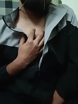 Snapshot of MrToxxic chatting on November 21, 2025, 6:18 pm MrToxxic online show from November 21, 2025, 6:18 pm