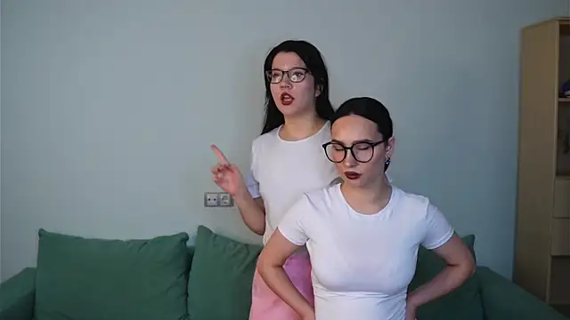 Snapshot of MonnieDeman chatting on November 12, 2025, 3:05 pm MonnieDeman online show from November 12, 2025, 3:05 pm