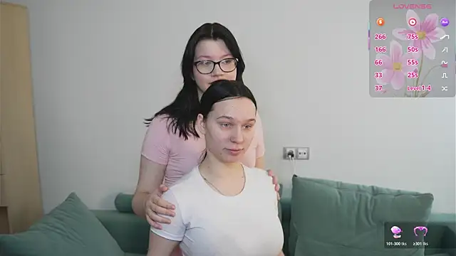 Snapshot of MonnieDeman chatting on November 18, 2025, 4:43 pm MonnieDeman online show from November 18, 2025, 4:43 pm