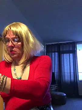 simone xdressing online show from April 15, 2026, 6:23 pm