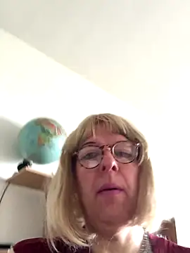 simone xdressing online show from November 9, 2025, 10:08 am