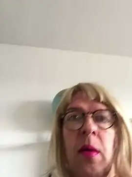 Snapshot of simone_xdressing chatting on January 12, 2025, 10:12 am simone xdressing online show from January 12, 2025, 10:12 am