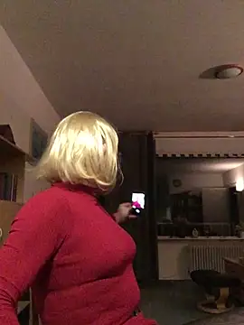 Snapshot of simone_xdressing chatting on February 2, 2025, 12:51 am simone xdressing online show from February 2, 2025, 12:51 am