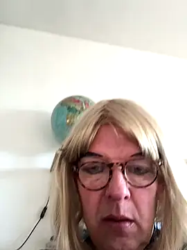 simone xdressing online show from November 30, 2025, 10:05 am