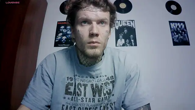 Snapshot of Huntall77 chatting on November 27, 2025, 2:50 pm Huntall77 online show from November 27, 2025, 2:50 pm