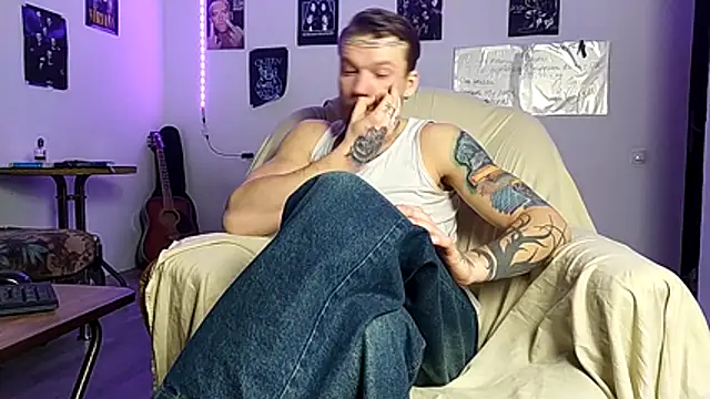 Huntall77 online show from February 3, 2026, 6:46 pm