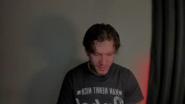 Snapshot of Huntall77 chatting on November 29, 2025, 2:50 pm Huntall77 online show from November 29, 2025, 2:50 pm